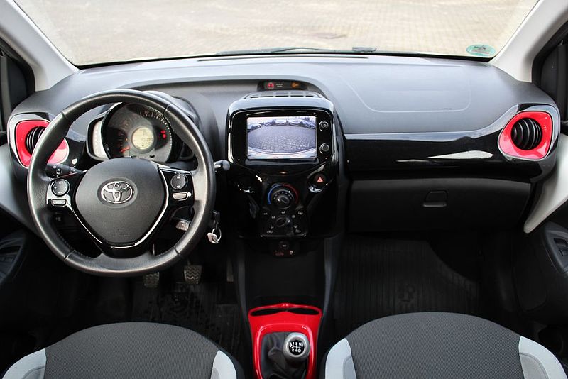Toyota Aygo x-play touch+Allwetterreifen+Kamera+Klima+